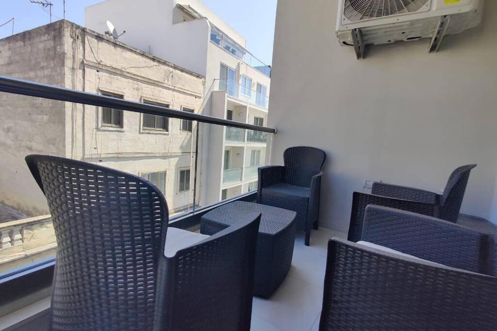 Brand New 3 Bedroom Apartment Close To The Sea Gzira ภายนอก รูปภาพ