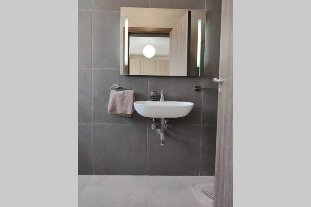 Brand New 3 Bedroom Apartment Close To The Sea Gzira ภายนอก รูปภาพ