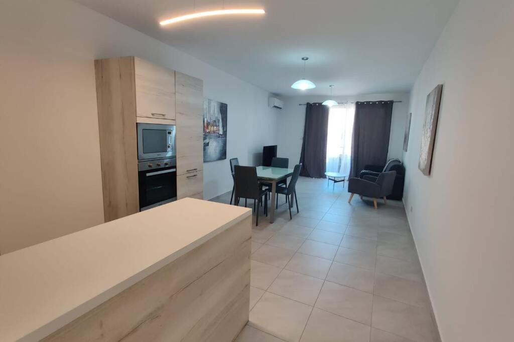 Brand New 3 Bedroom Apartment Close To The Sea Gzira ภายนอก รูปภาพ