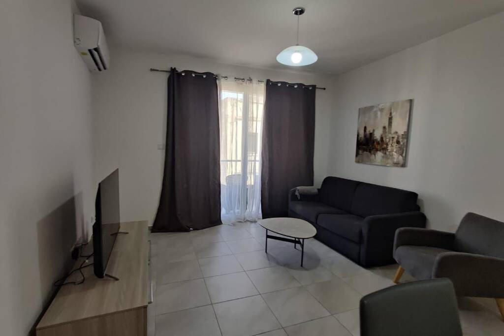 Brand New 3 Bedroom Apartment Close To The Sea Gzira ภายนอก รูปภาพ